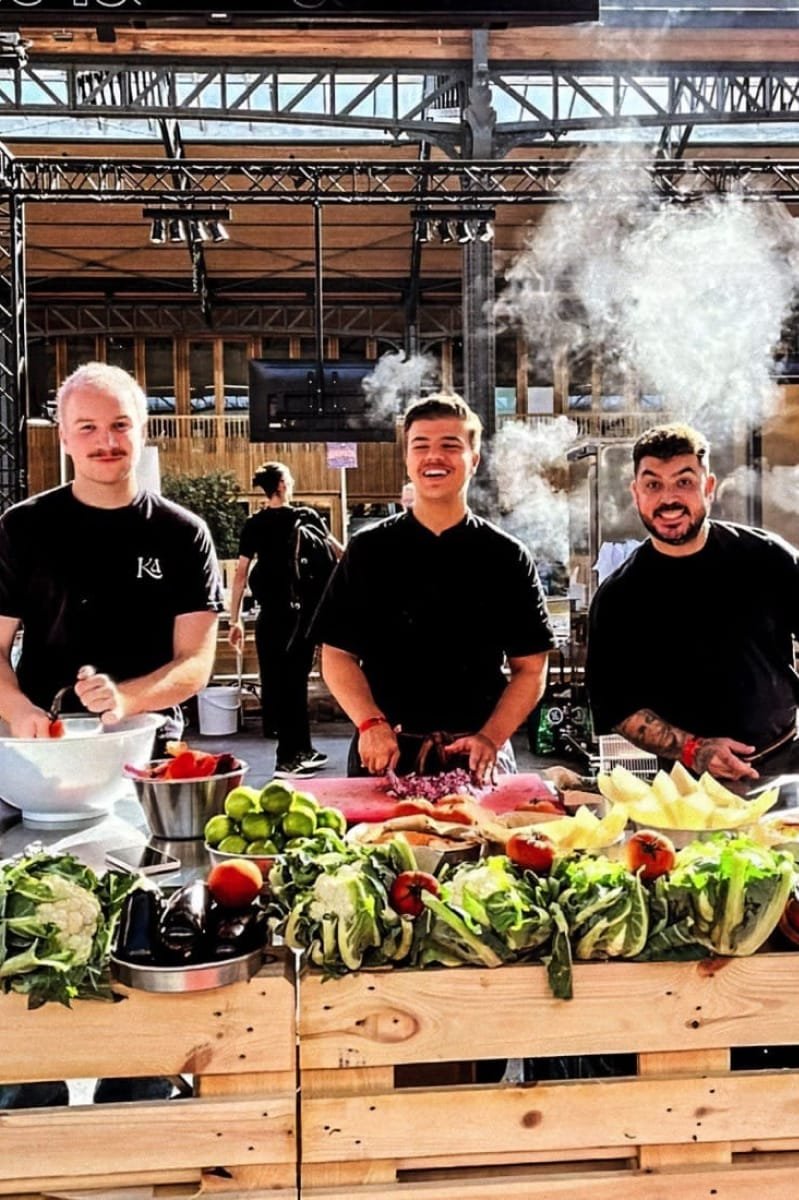 George et deux autres cuisiniers